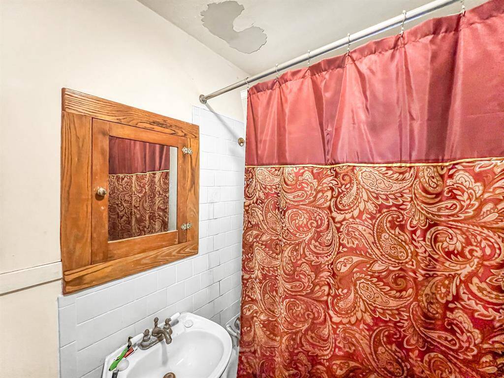 Full Bathroom Downstairs