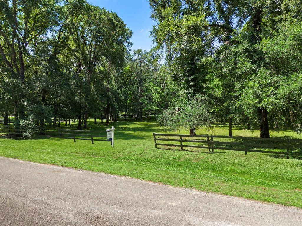 Living Area Requirements for this lot are 3,200-5,000sqft for 1-story homes and 3,700-8,000sqft for 2-story homes.