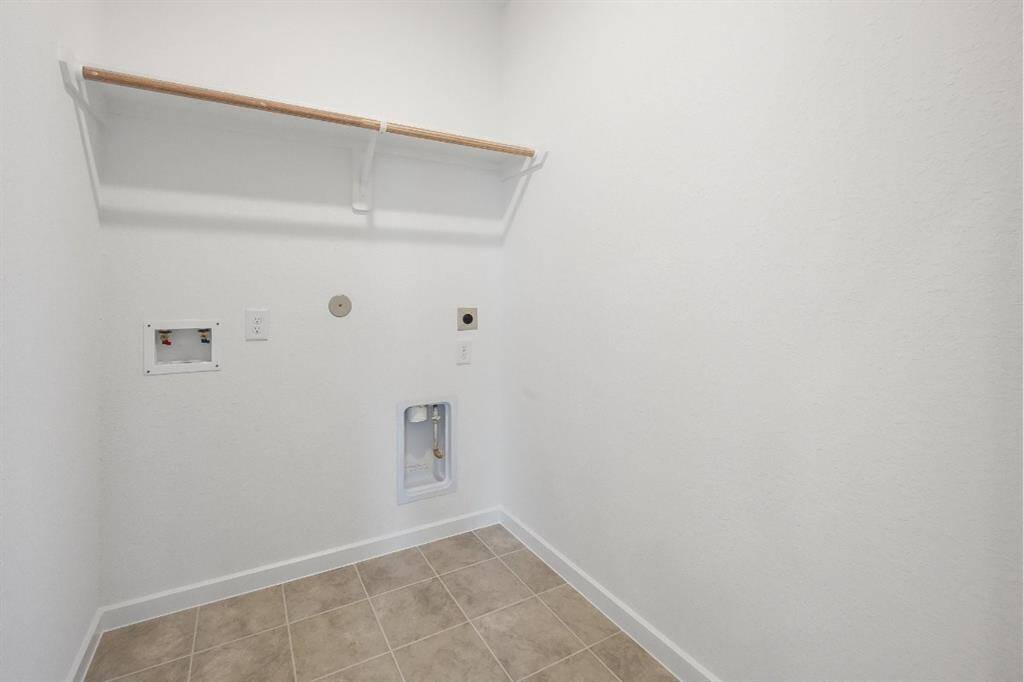 9011 Ashland Cottage ~ Ready Now