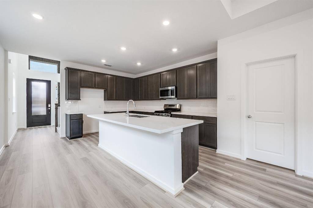 9011 Ashland Cottage ~ Ready Now
