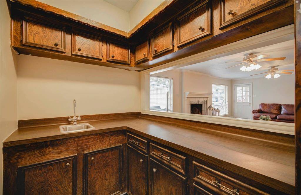 Wet Bar w view into the family room