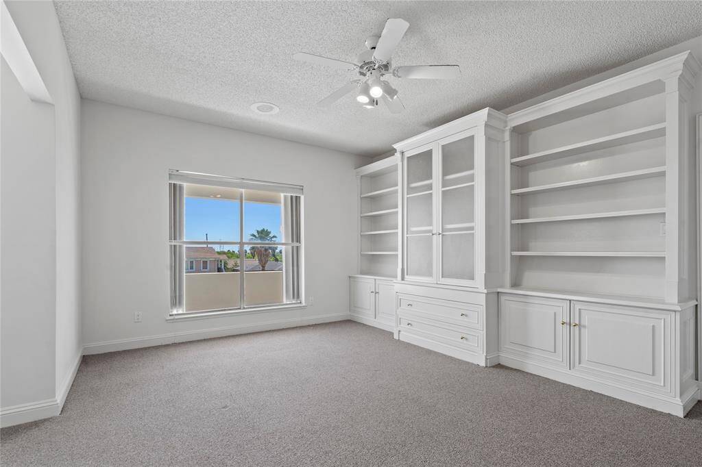 Splendid built ins
