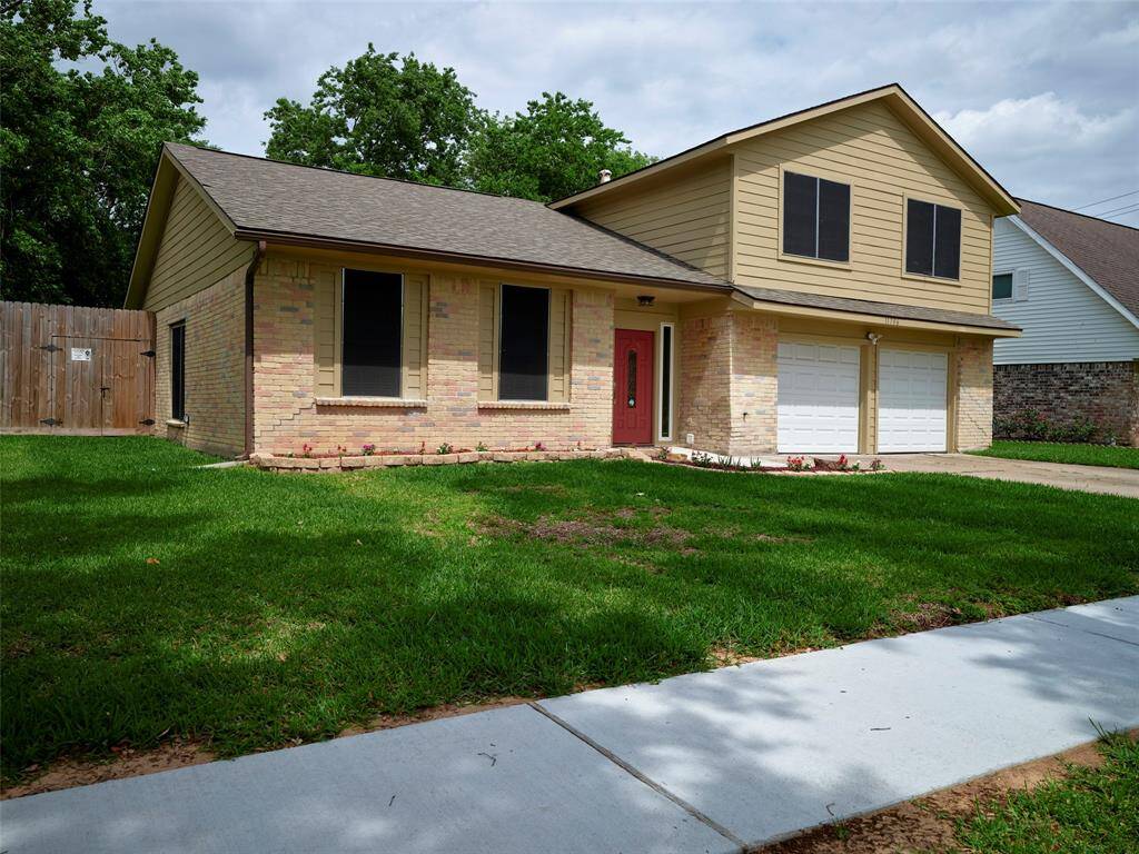 Welcome Home!!! Great neighborhood, city within a city, with its own police and services