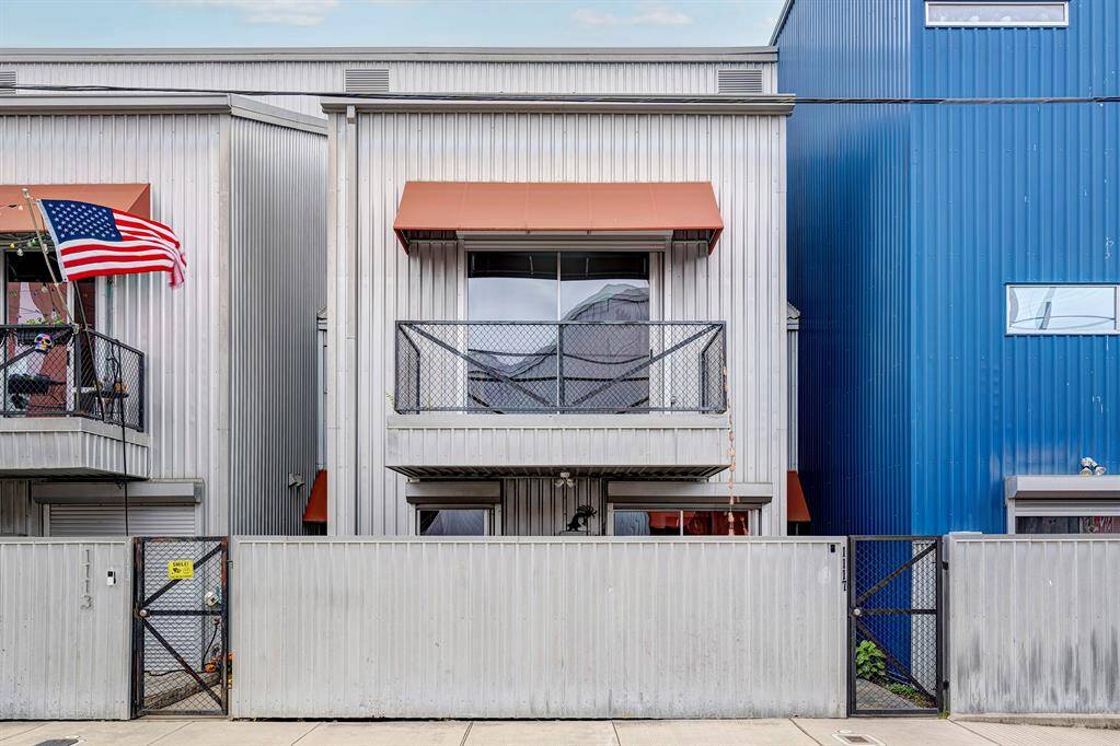 Welcome to 1117 Arthur Street. This home offers 2 car garage, 2/3 Bedrooms, High-ceilings , wood floors, ceiling fans, and more. A must see on your short list. Also, close proximity to down restaurants and parks.
