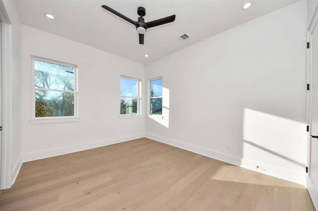 Second Primary suite with bathroom access and walk in closet.