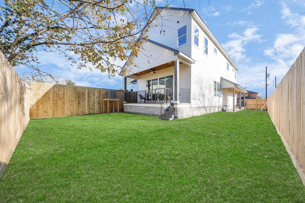 With a 4,400+ sq. ft. lot, there’s ample space to enjoy both the spacious backyard and side yard, providing countless opportunities to customize your outdoor living experience.