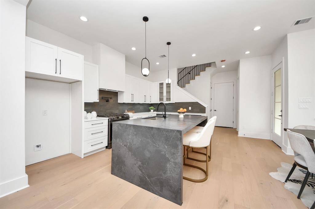 All cabinetry is equipped with soft-close hinges, ensuring a smooth, quiet experience. The 10-inch handles add a bold, elegant touch, perfectly complementing the kitchen’s refined style.
