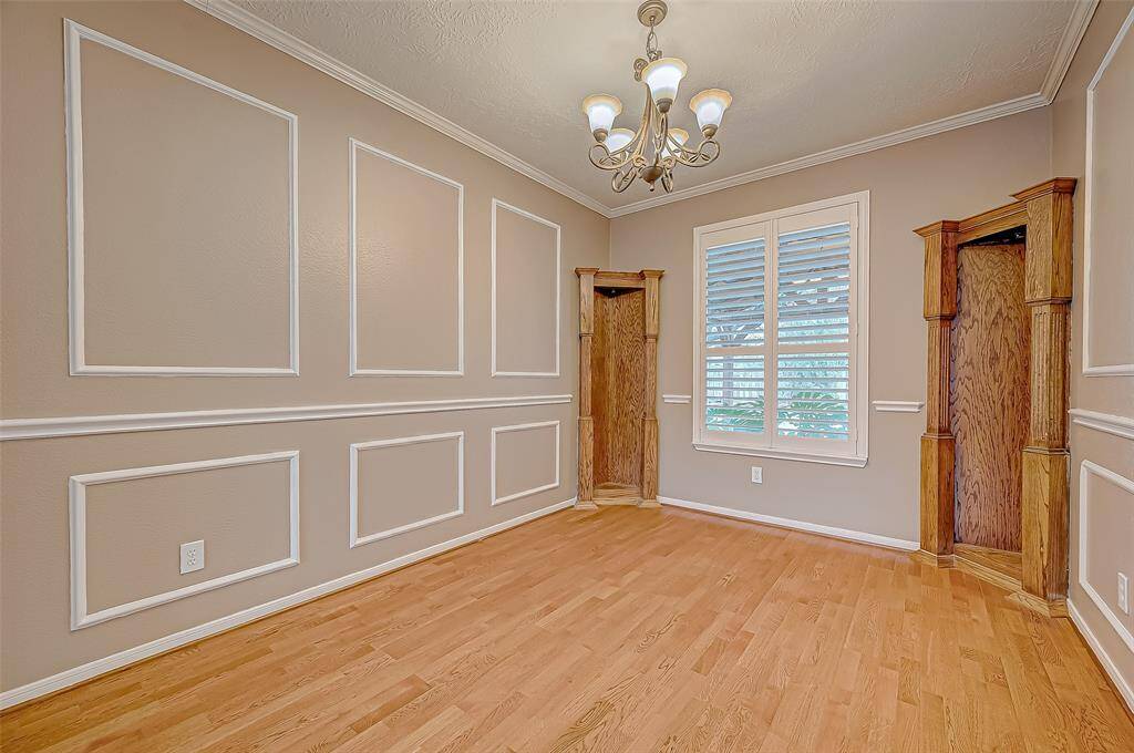 Formal dining