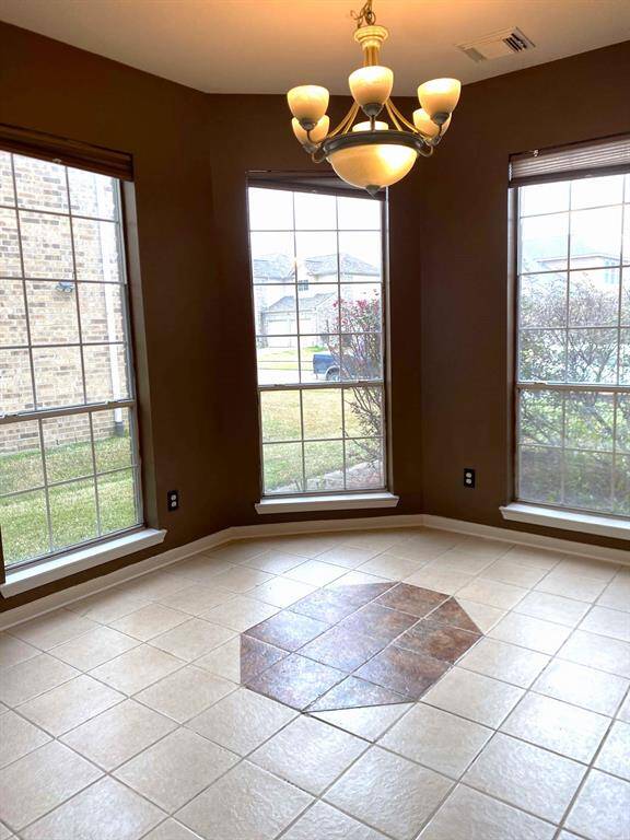 Spacious breakfast room.
