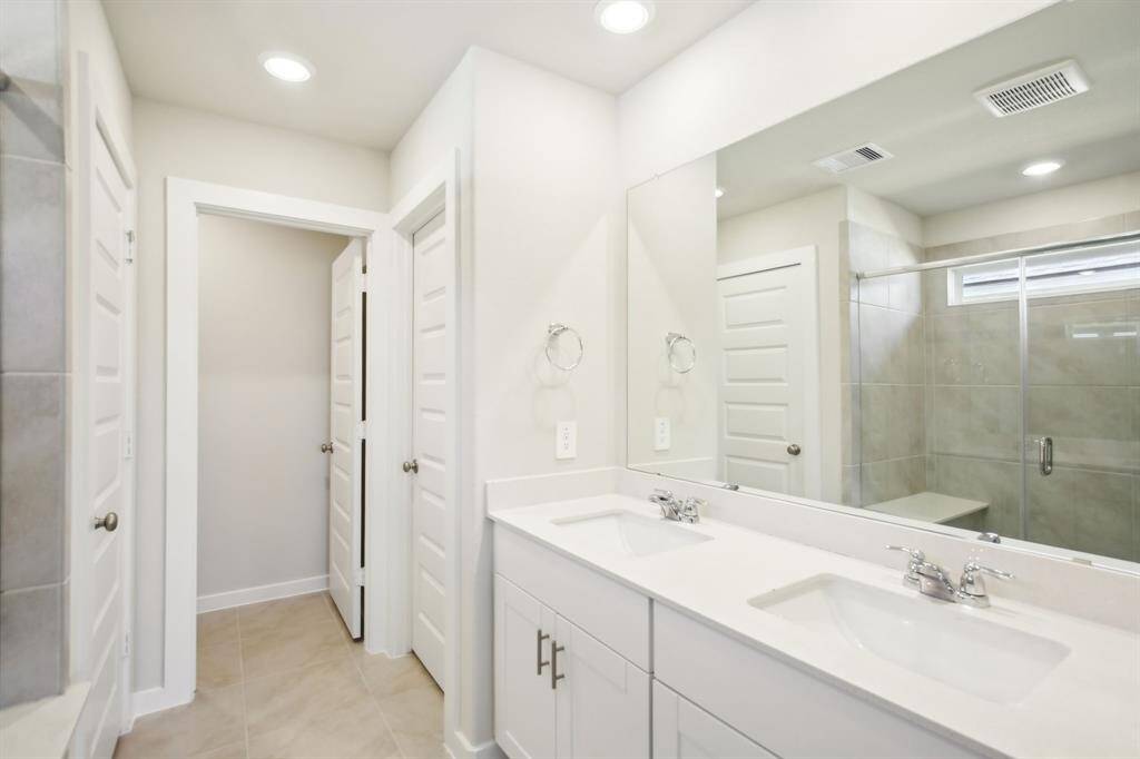 Photo is not of the actual home but is an inspirational photo of builder’s model home and may depict options, furnishings, and/or decorator features that are not included.