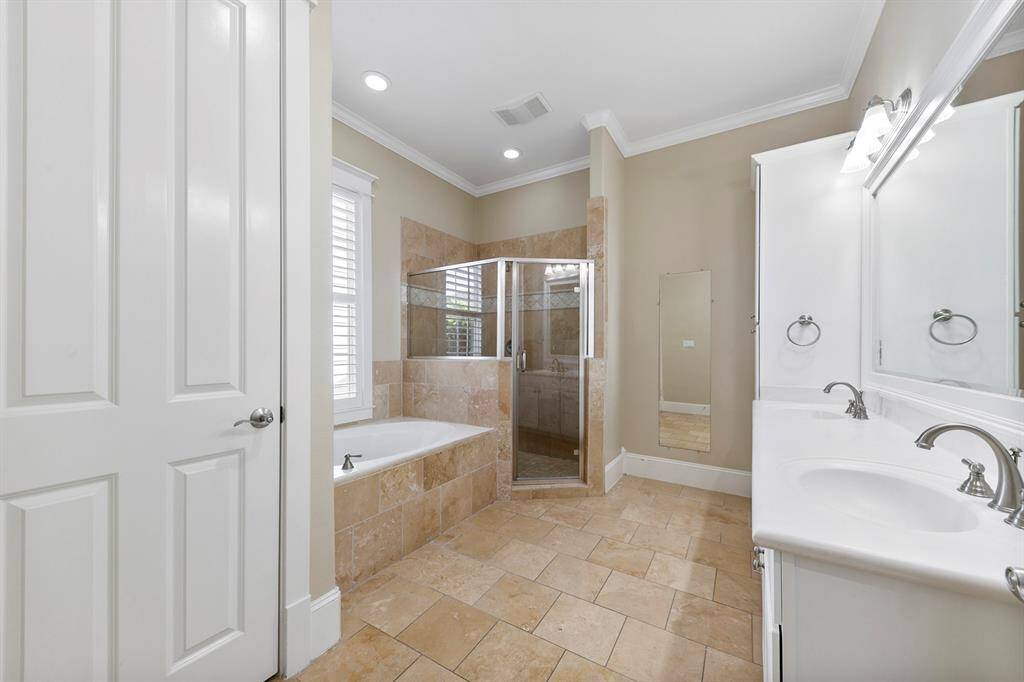 Primary on-suite bath