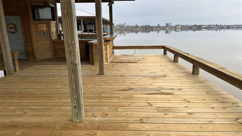 Brand New Decking completed in Nov 2024