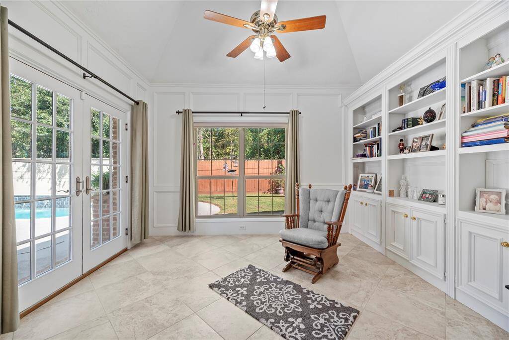 The additional sitting area in the primary bedroom is a tranquil retreat, featuring exquisite built-in cabinetry and breathtaking views of the backyard. This serene space is designed for ultimate relaxation, allowing you to unwind in style as you soak in the beauty of your surroundings.