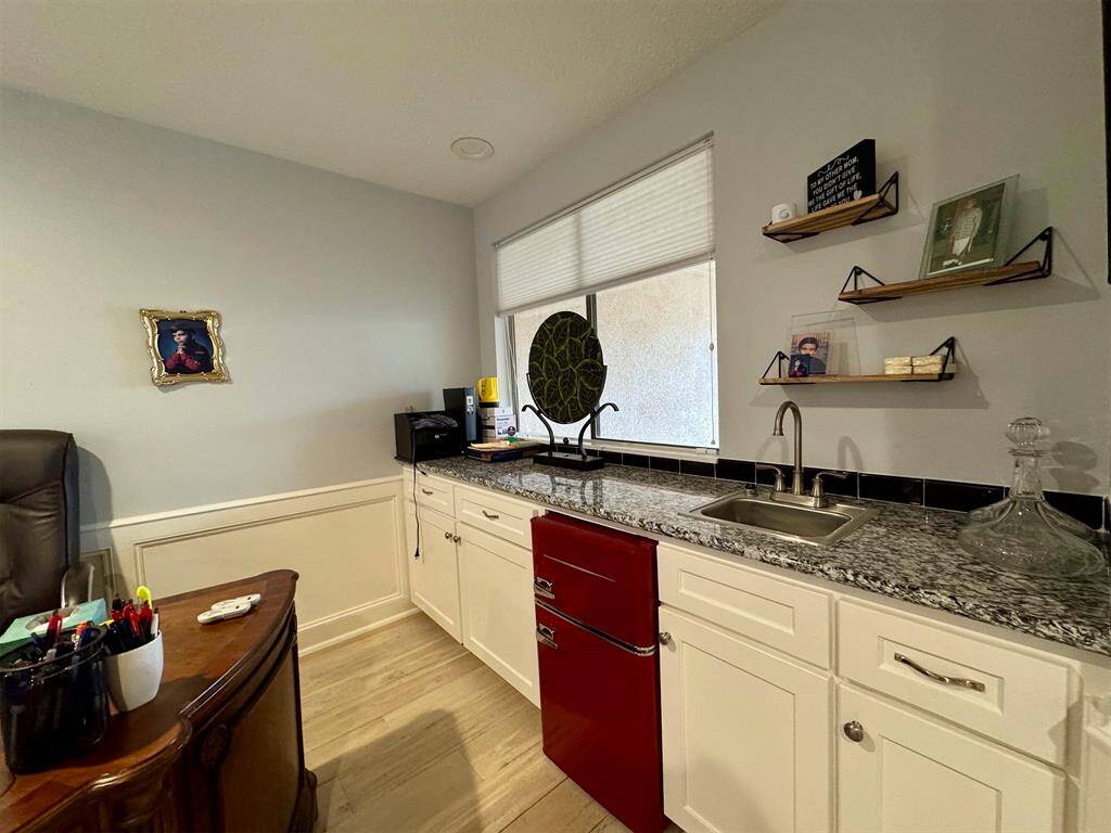 Wet bar in gameroom