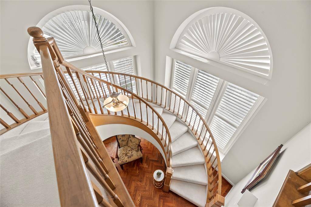 With its graceful lines and thoughtful design, this sweeping staircase adds an inviting touch, making each ascent and descent a delightful experience.