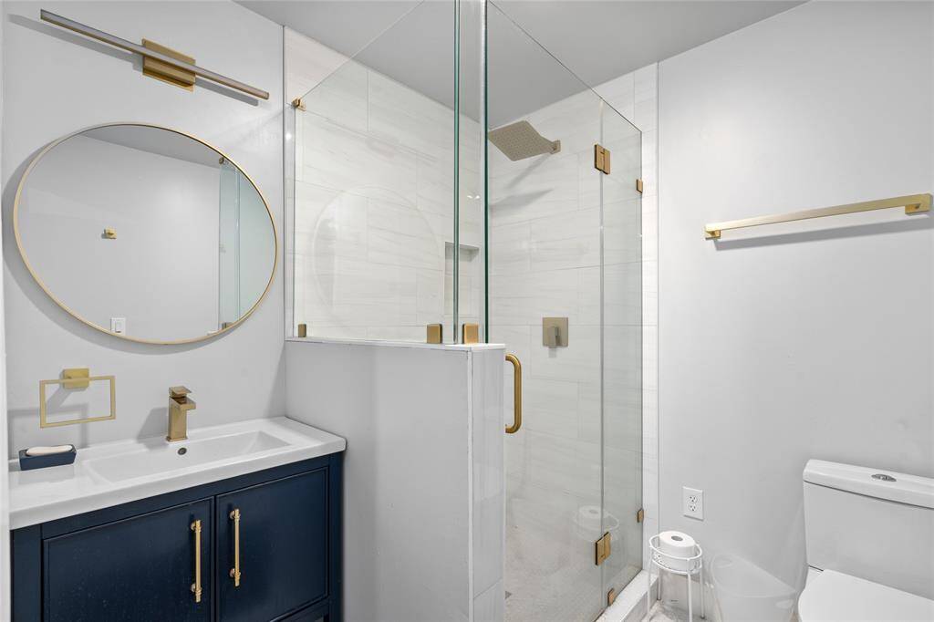 Very nicely built bathroom for the guest quarters