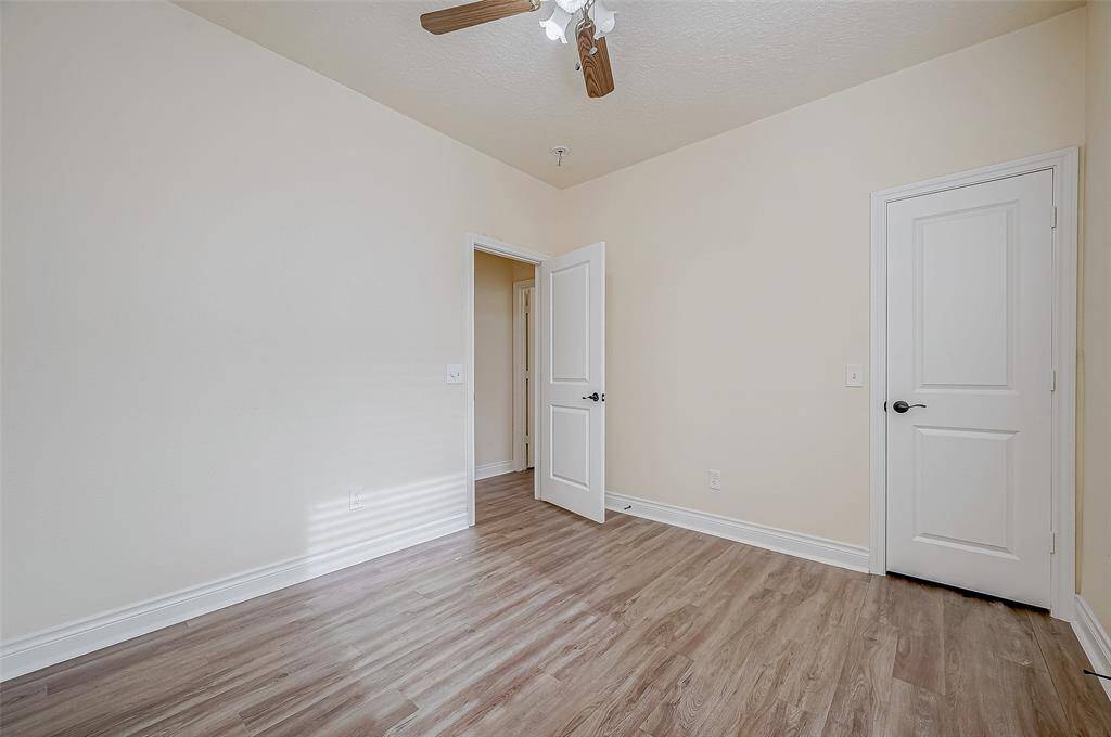 middle bedroom