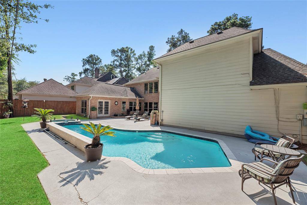 Nothing but blue skies and blue waters! The whole family is going to love this backyard!