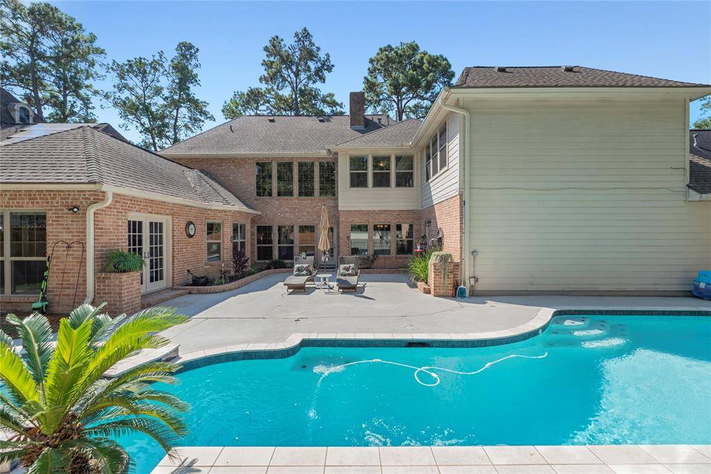 Swim, play, visit and relax in this serene environment. Life is better poolside.