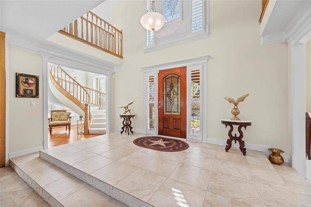 An entrance like this can certainly leave a lasting impression. It's not just a doorway; it's a statement, setting the tone for what awaits beyond.