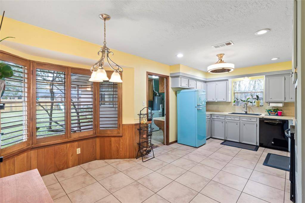 DINING/KITCHEN COMBO