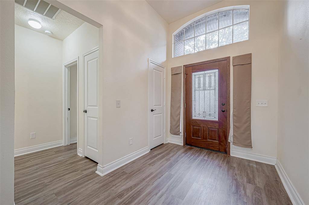 entry and door to front bedroom