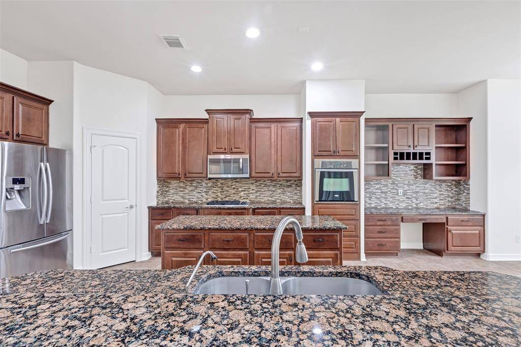 Stainless appliances with gas cook top.