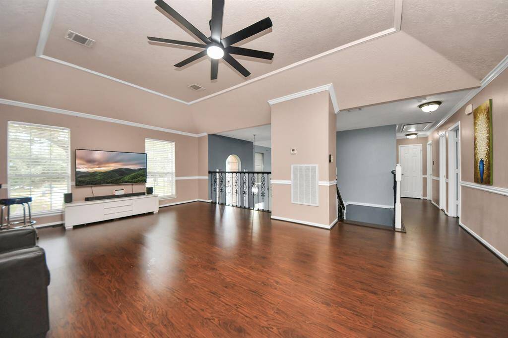 Huge 2nd Floor Game Room - No Carpet!