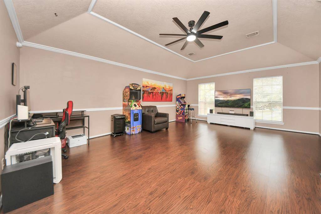 Huge 2nd Floor Game Room - No Carpet!