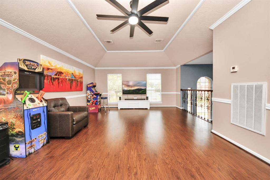 Huge 2nd Floor Game Room - No Carpet!