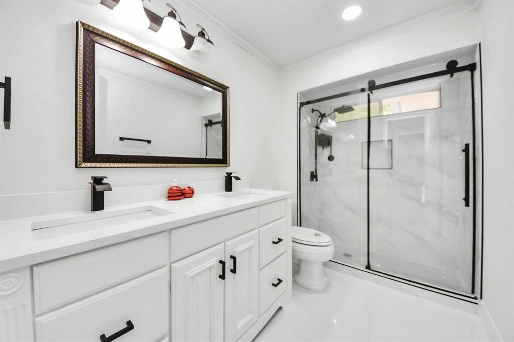 2nd Floor Guest Bath