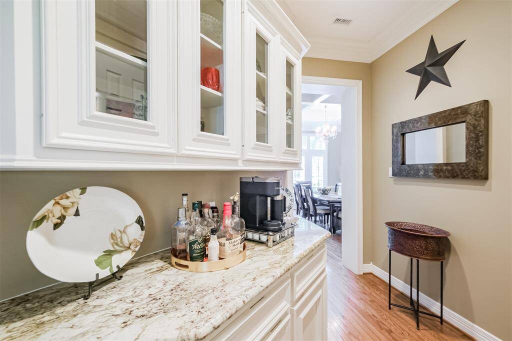 BUTLER'S PANTRY CREATES A SEAMLESS BLEND OF STYLE AND FUNCTIONALITY WITH CUSTOM BUILT-IN CABINETS AND AMPLE STORAGE SPACE.