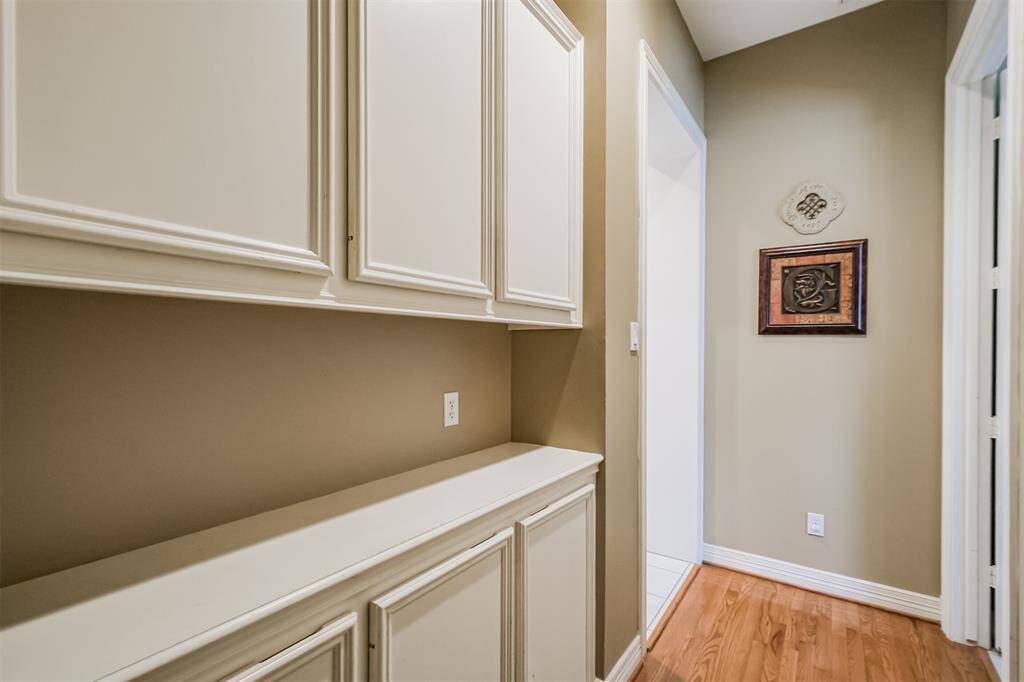 LUXURIOUS POWDER ROOM FEATURING EYE-CATCHING BLACK WALLS, ELEGANT GOLDEN ACCENTS, AND HIGH-END FINISHES—A TRUE STATEMENT PIECE.