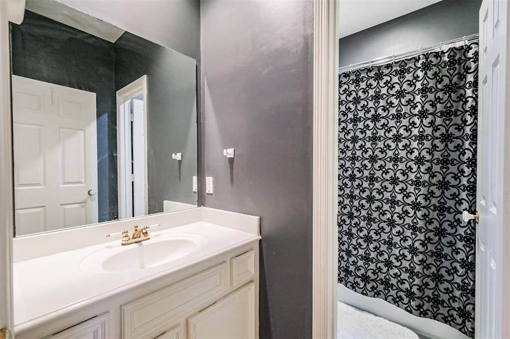 BEAUTIFULLY DESIGNED JACK AND JILL BATHROOM WITH MODERN TOUCHES, IDEAL FOR SHARED LIVING SPACES.