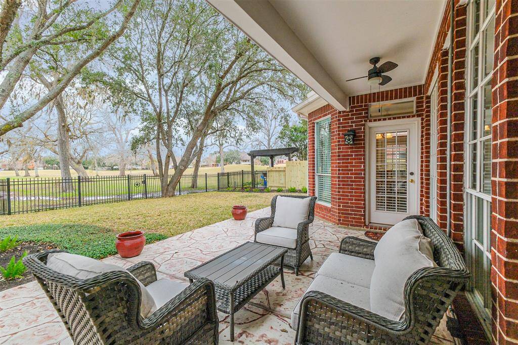 THIS AREA IN THE BACKYARD IS PERFECT FOR OUTDOOR DINING OR ENTERTAINING.