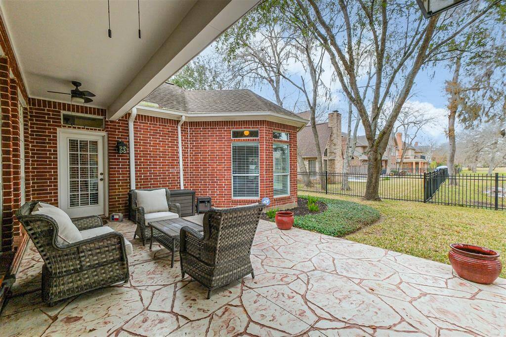 AN EXPANSIVE YARD WITH A CHARMING COMBINATION OF LANDSCAPING AND SPACIOUS OPEN AREAS.