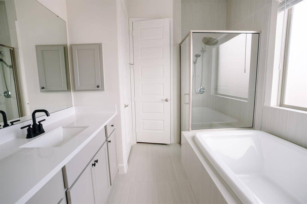 Secondary suite bathroom