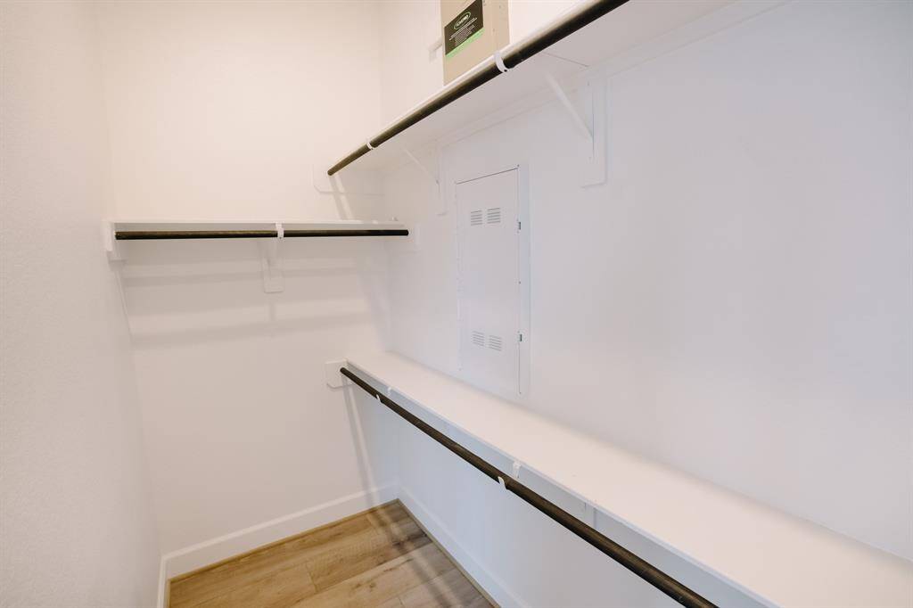 Secondary suite closet