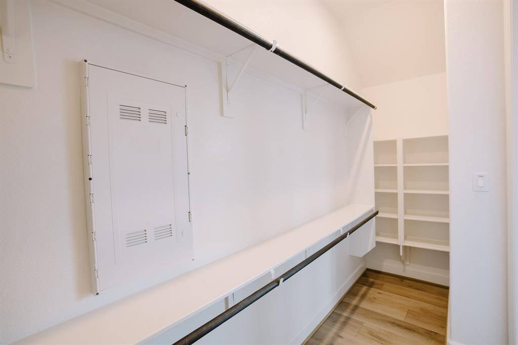 Secondary suite closet