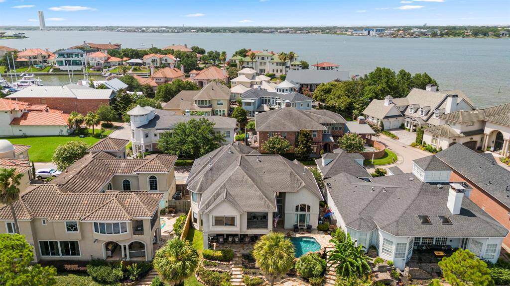 Extensive Custom Landscaping creates a Tropical Paradise
