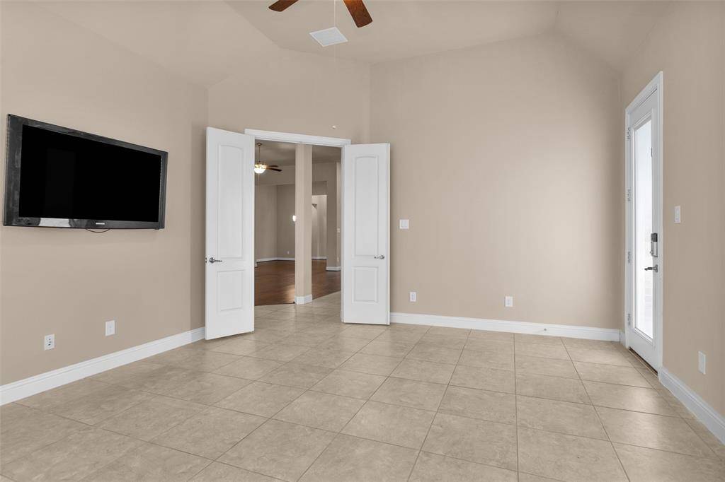 Versatile space adjacent to the kitchen, perfect for a second home office, craft room, playroom, mancave or cozy retreat. Has access to backyard!