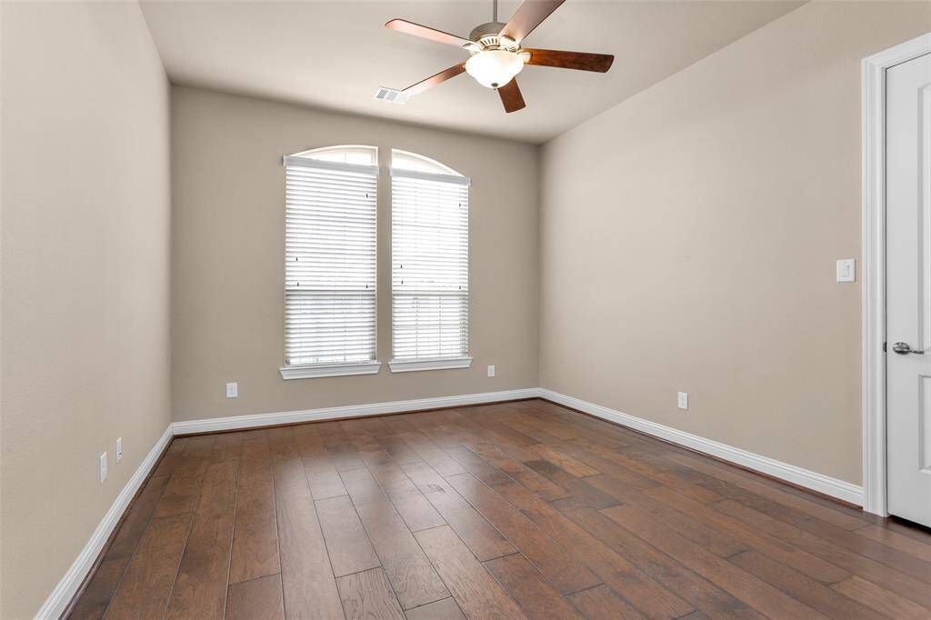 Secondary bedroom