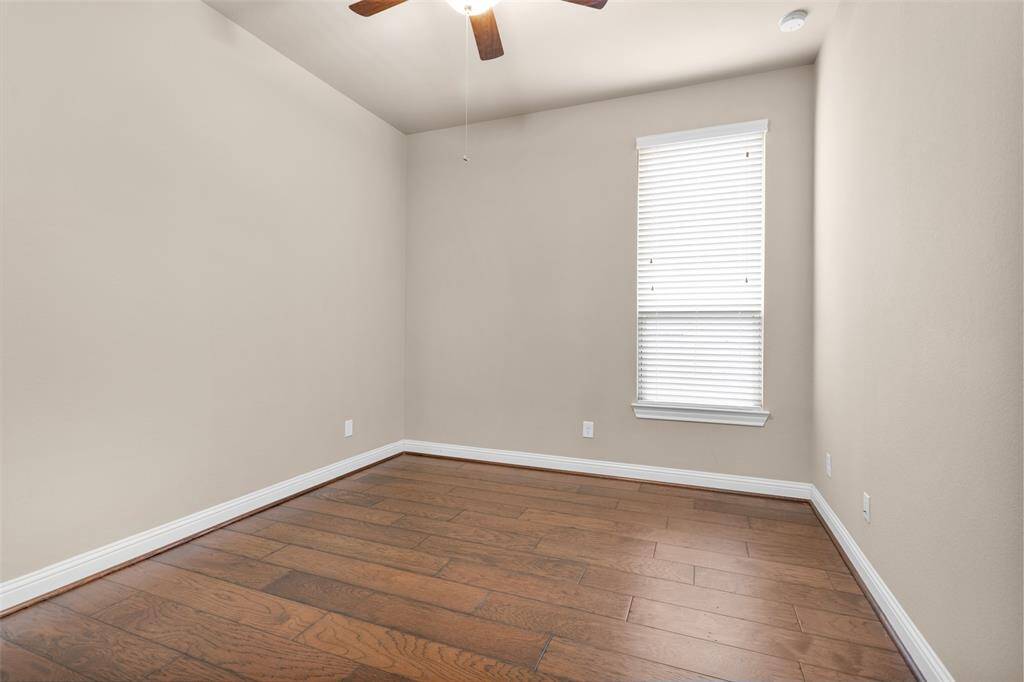 Secondary bedroom