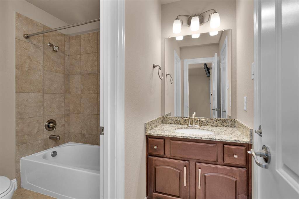 Full upstairs bathroom