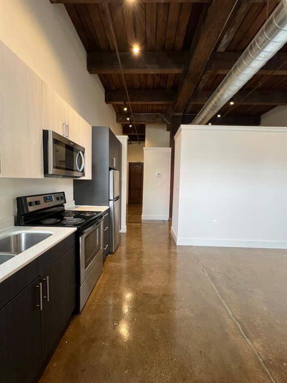 Character of a Warehouse Loft w/Modern Trends
