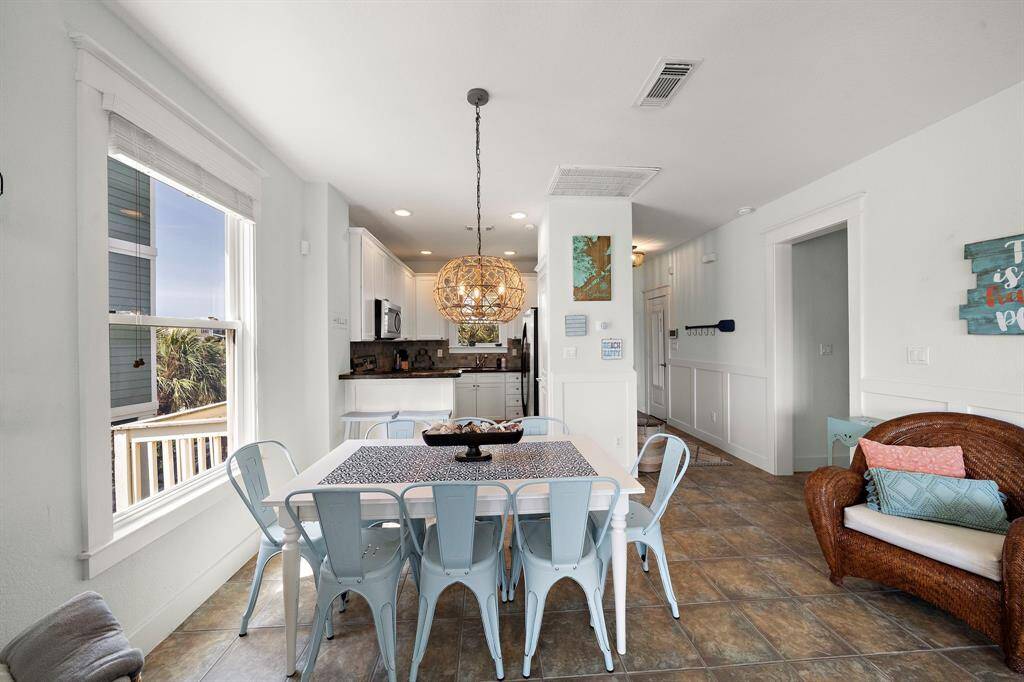 Dining area plus bar with barstools for ample dining options.  (The dining table also expands)