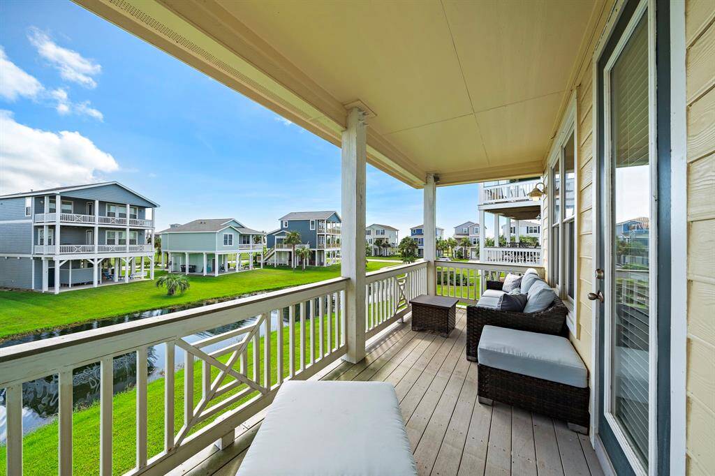 Your beach paradise is here, with views of the beach and the pond with fountain.
