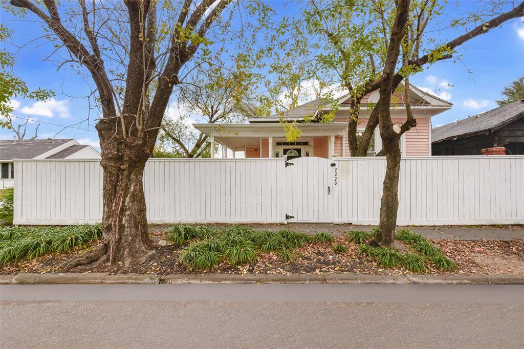 Privacy fence