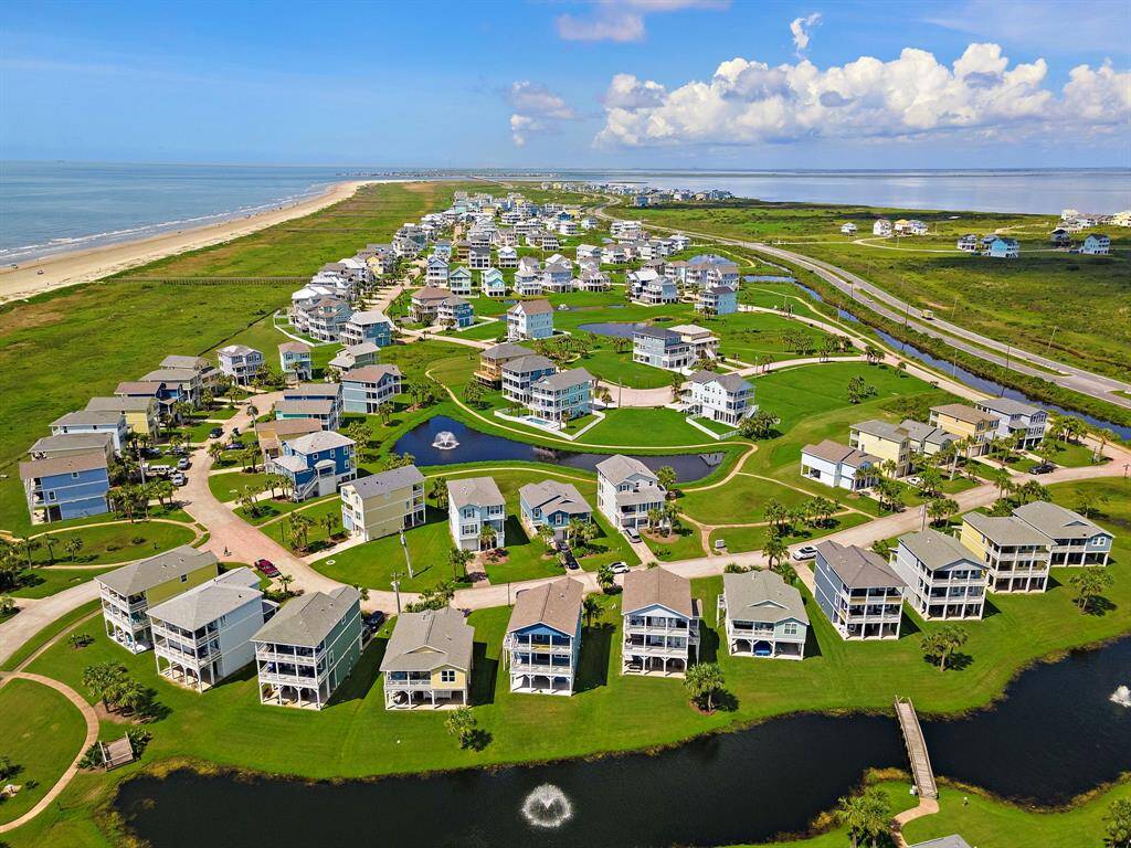 Pointe West is perfectly situated to take advantage of the beach and the bay, with a golf cart/bike tunnel to allow you to cross under the road.