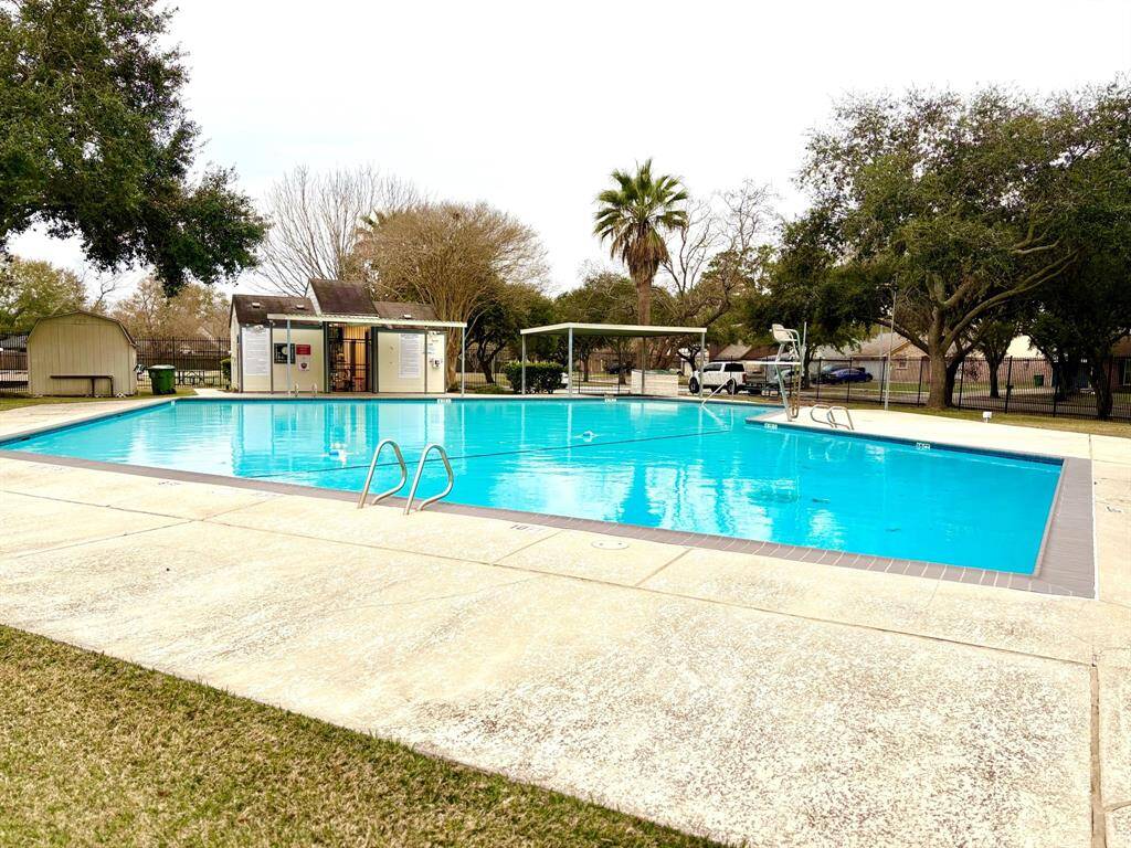 10 ft deep pool